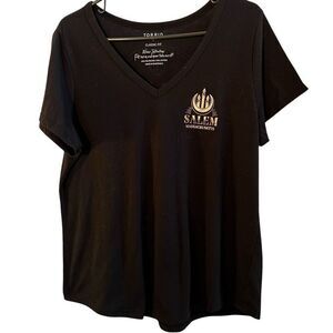 Torrid Classic Fit Womens Size 1X Salem Massachusetts Pullover T Shirt Black